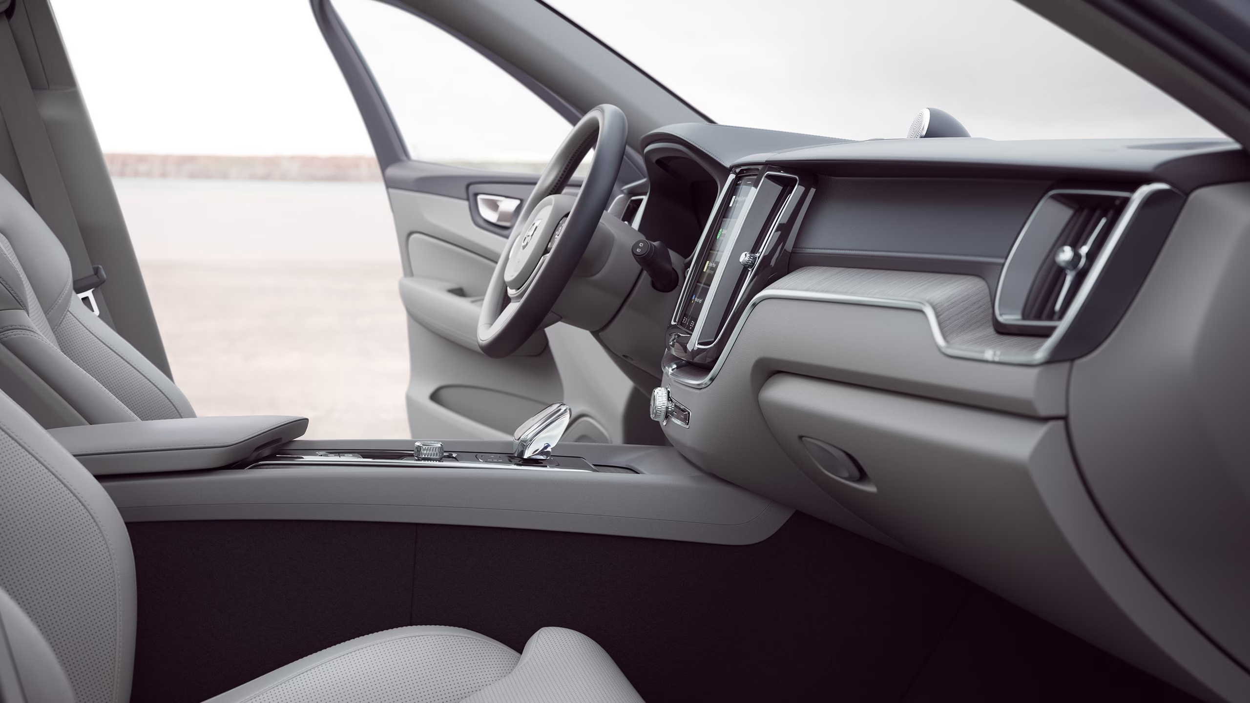 xc60-fuel-interiorhero-21x9.jpg